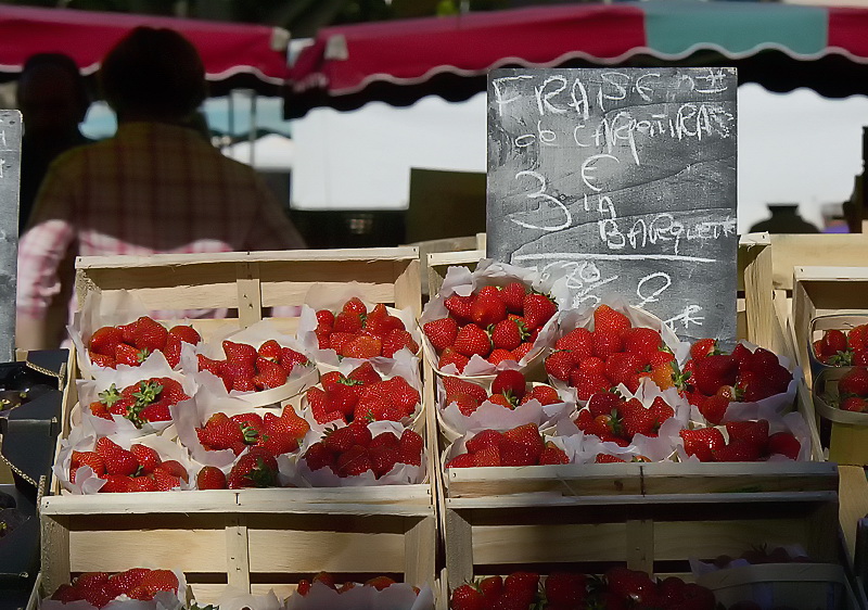 Provence 2014 +20140605_0510 als Smart-Objekt-1 Kopie.jpg - Die Erdbeeren sehen aus wie gemalt